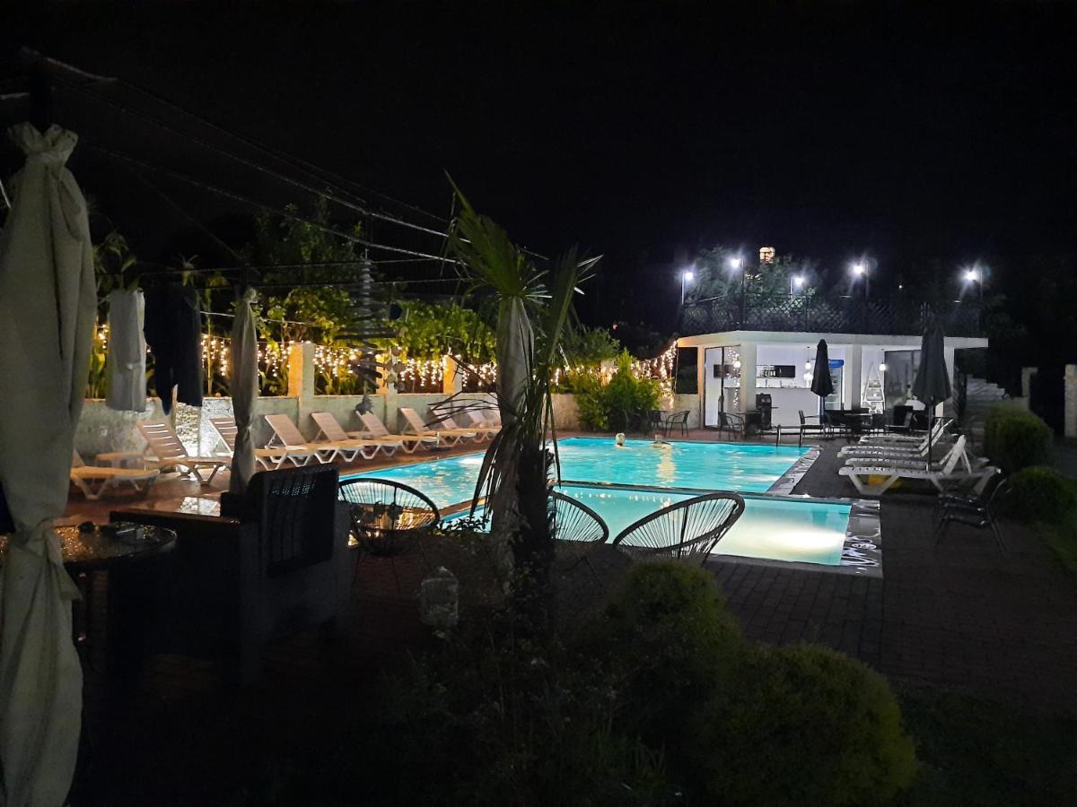 New House Kobuleti Hotel Buitenkant foto