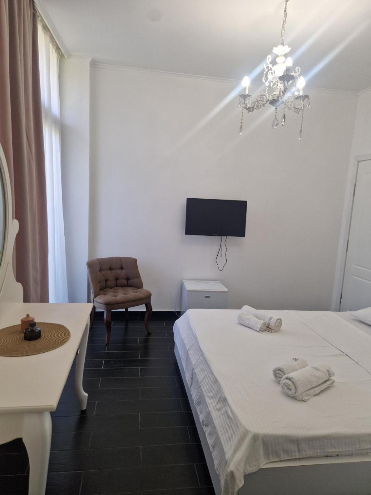 New House Kobuleti Hotel Buitenkant foto